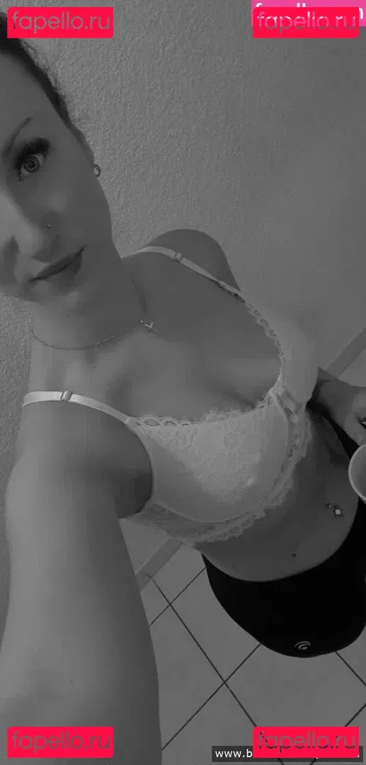 its-sina Onlyfans Photo Gallery 