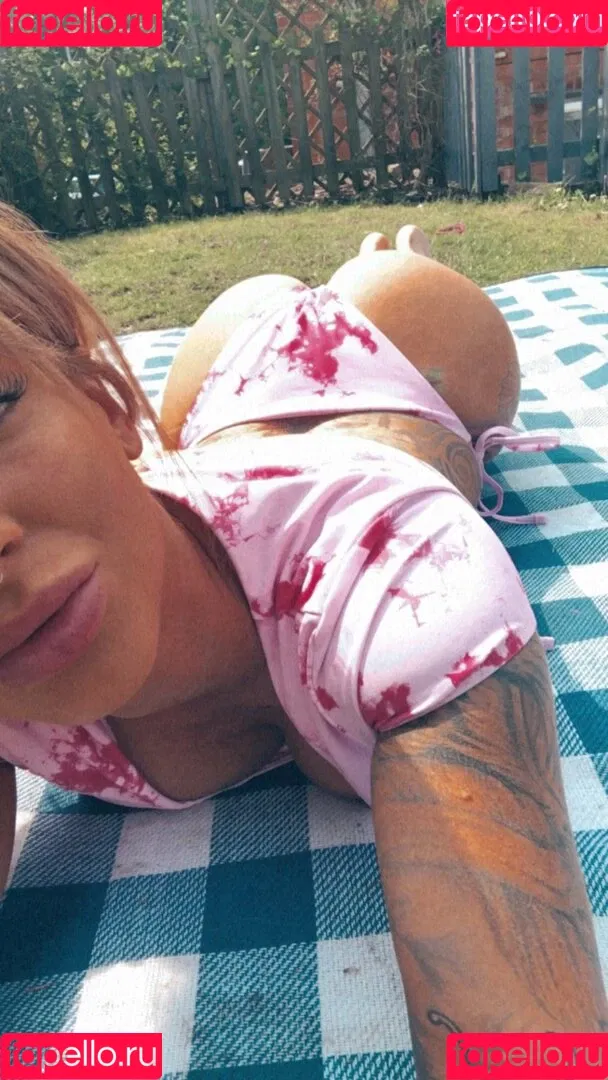 Holly J Genevieve Onlyfans Photo Gallery 