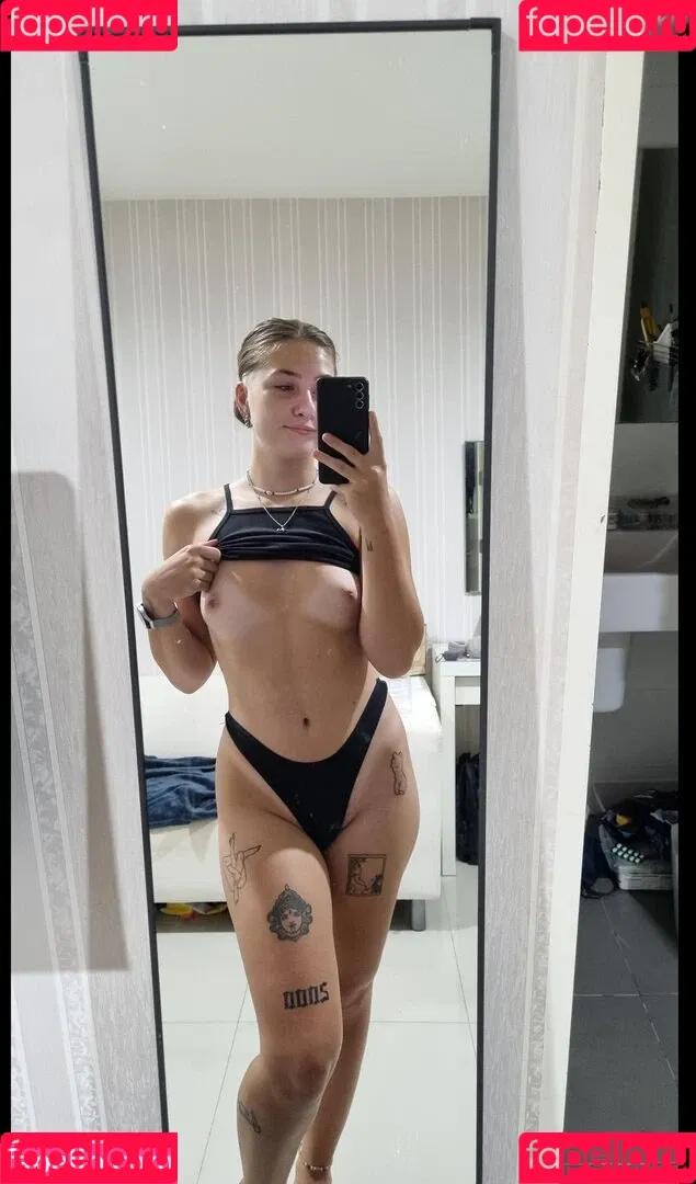 rikaaaaa Onlyfans Photo Gallery 