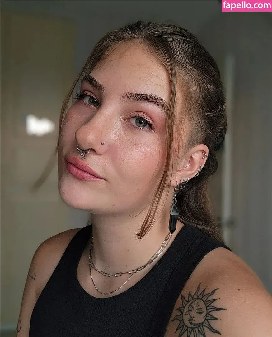 rikaaaaa Onlyfans Photo Gallery 