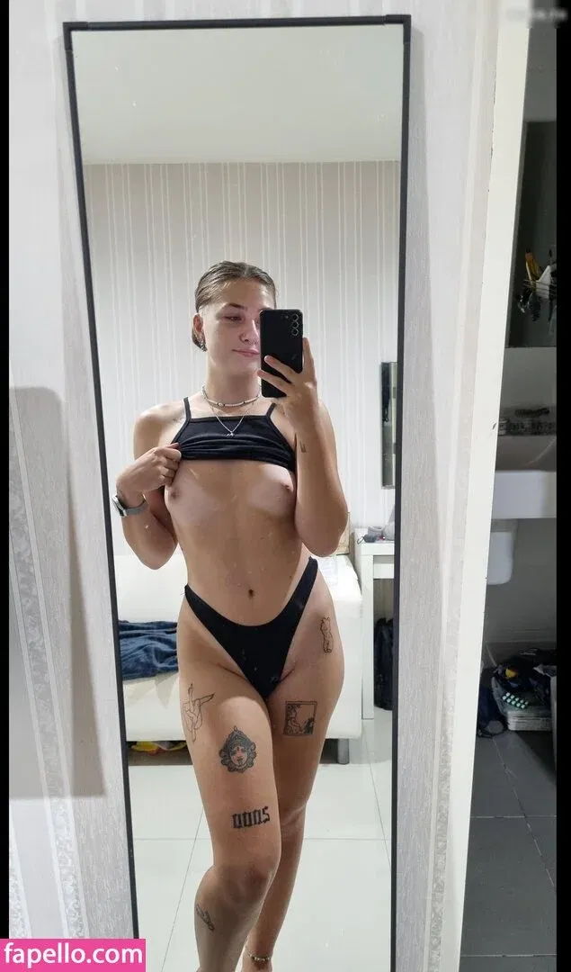 rikaaaaa Onlyfans Photo Gallery 