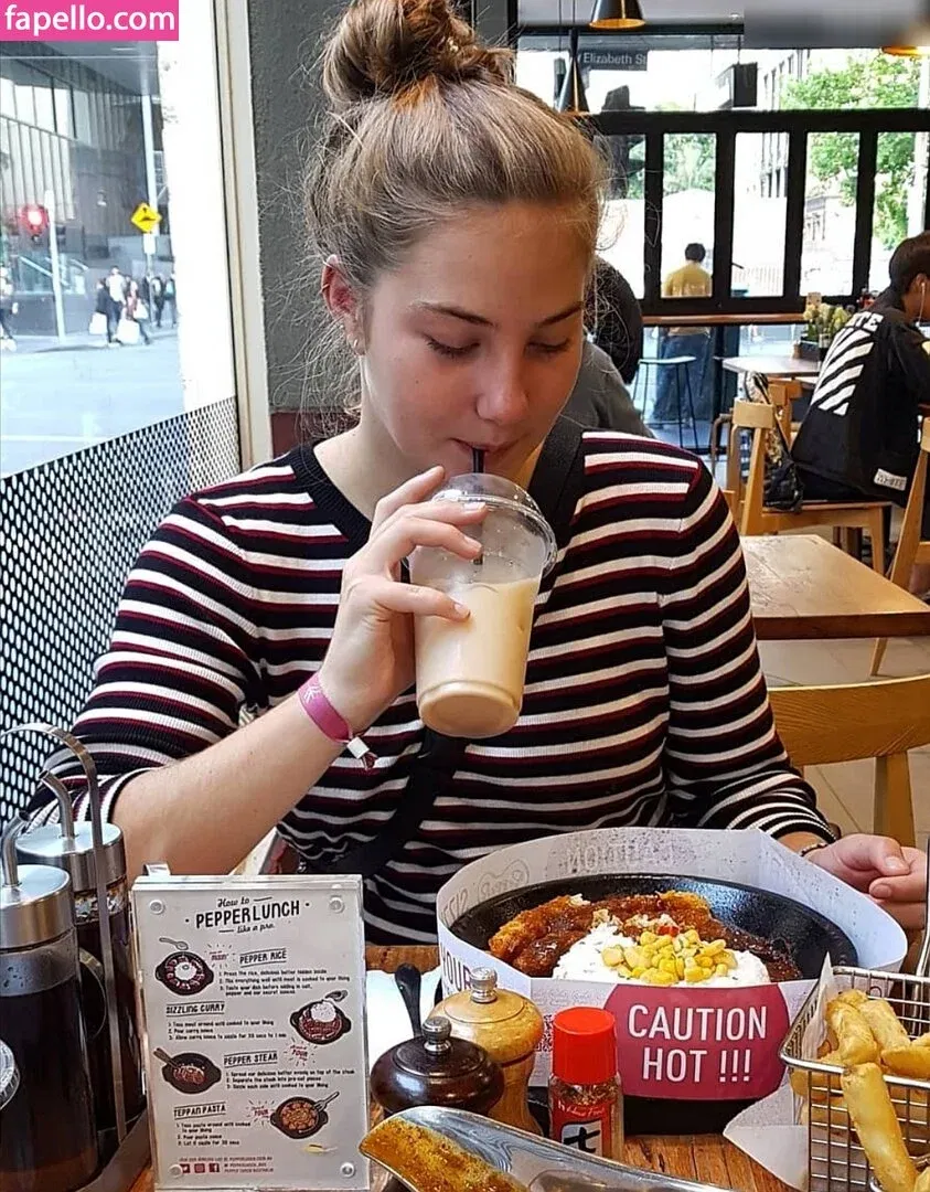 rikaaaaa Onlyfans Photo Gallery 