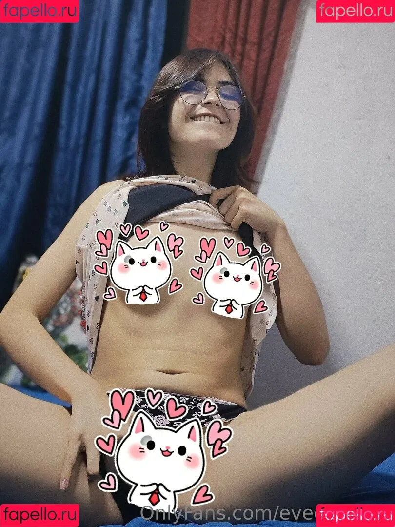 evee_meow Onlyfans Photo Gallery 