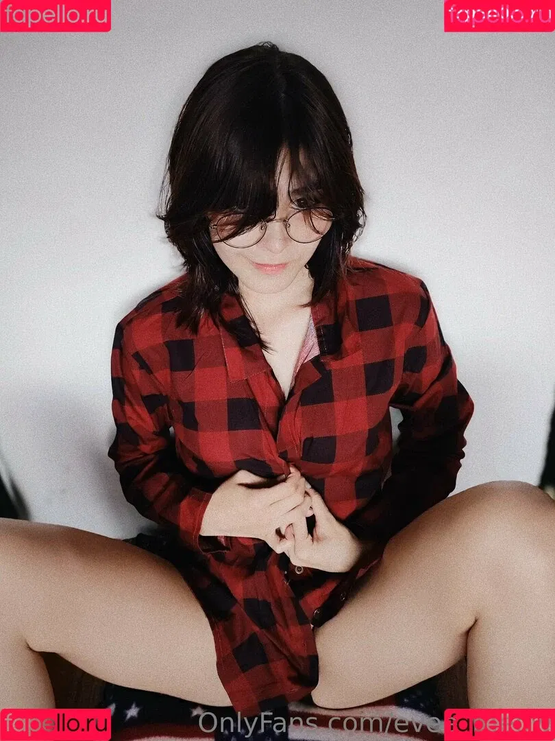 evee_meow Onlyfans Photo Gallery 