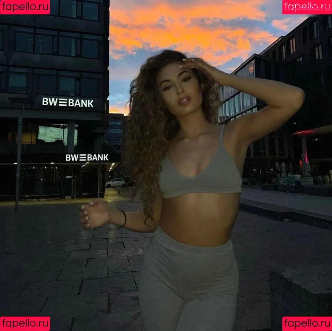 nurcinaleyna - Influencer Onlyfans Photo Gallery 