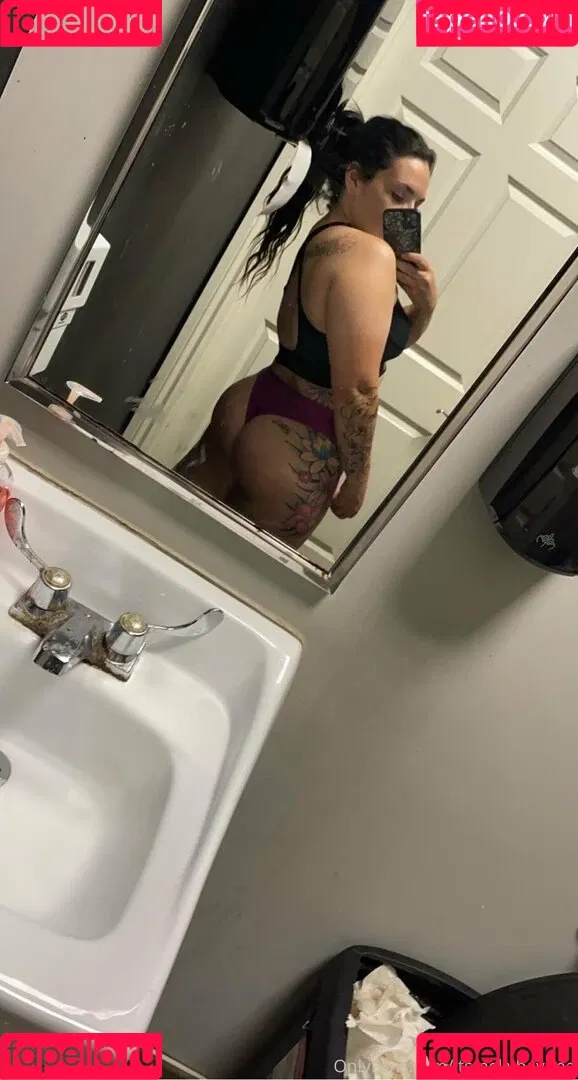 itsmellybaybee Onlyfans Photo Gallery 