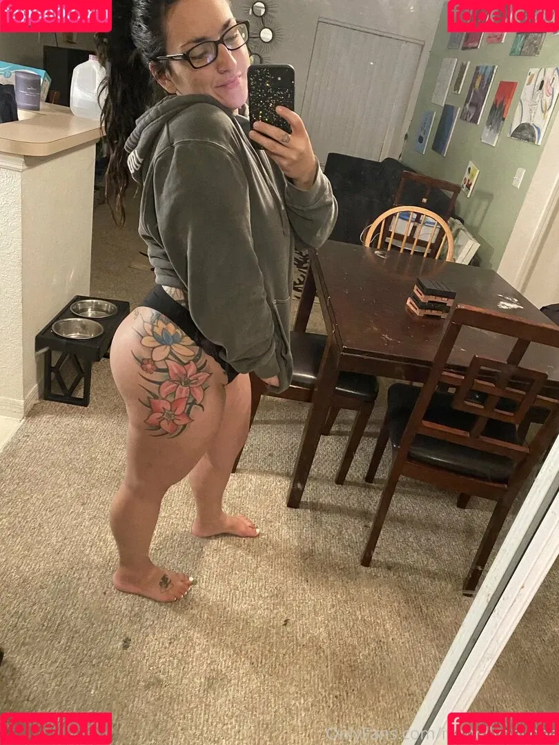 itsmellybaybee Onlyfans Photo Gallery 