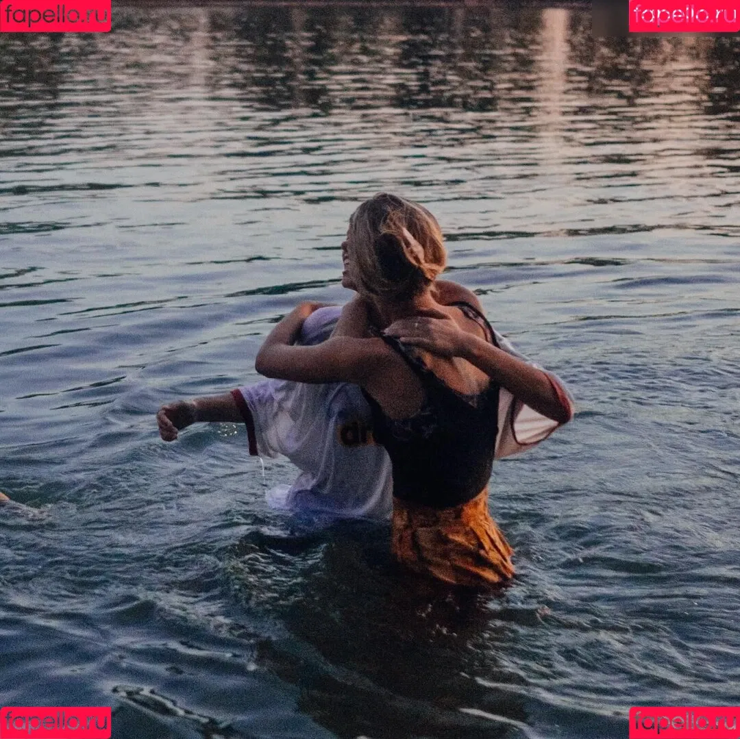 Lisa und Lena Onlyfans Photo Gallery 