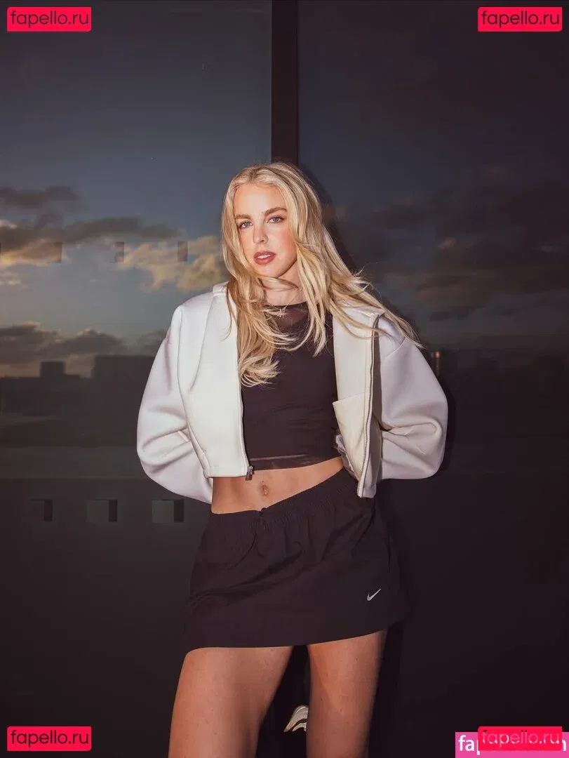 Keely Hodgkinson Onlyfans Photo Gallery 