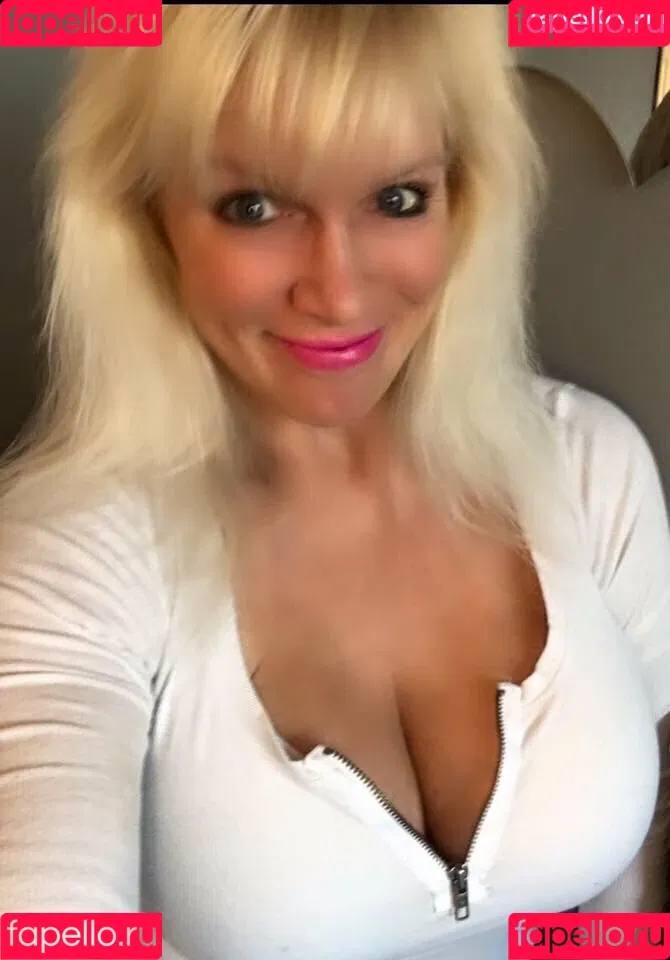 Sandie Lee Onlyfans Photo Gallery 