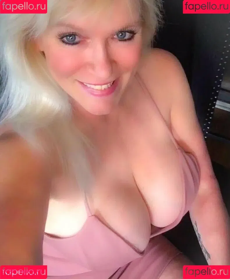 Sandie Lee Onlyfans Photo Gallery 