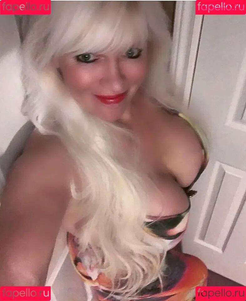 Sandie Lee Onlyfans Photo Gallery 