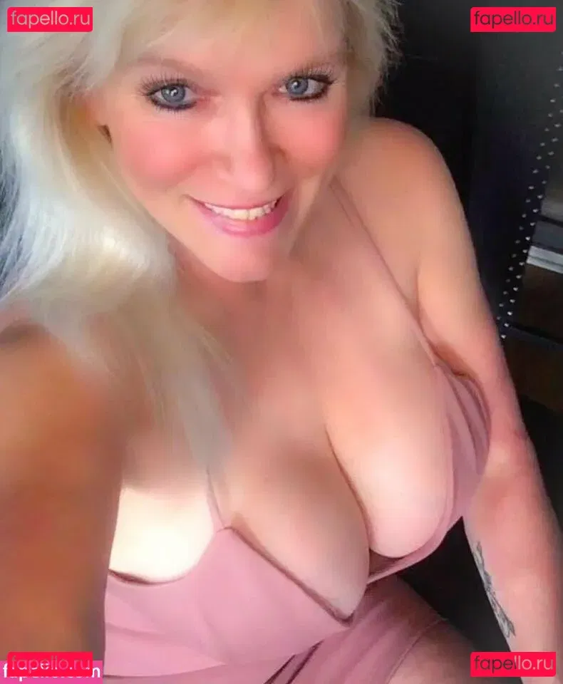 Sandie Lee Onlyfans Photo Gallery 