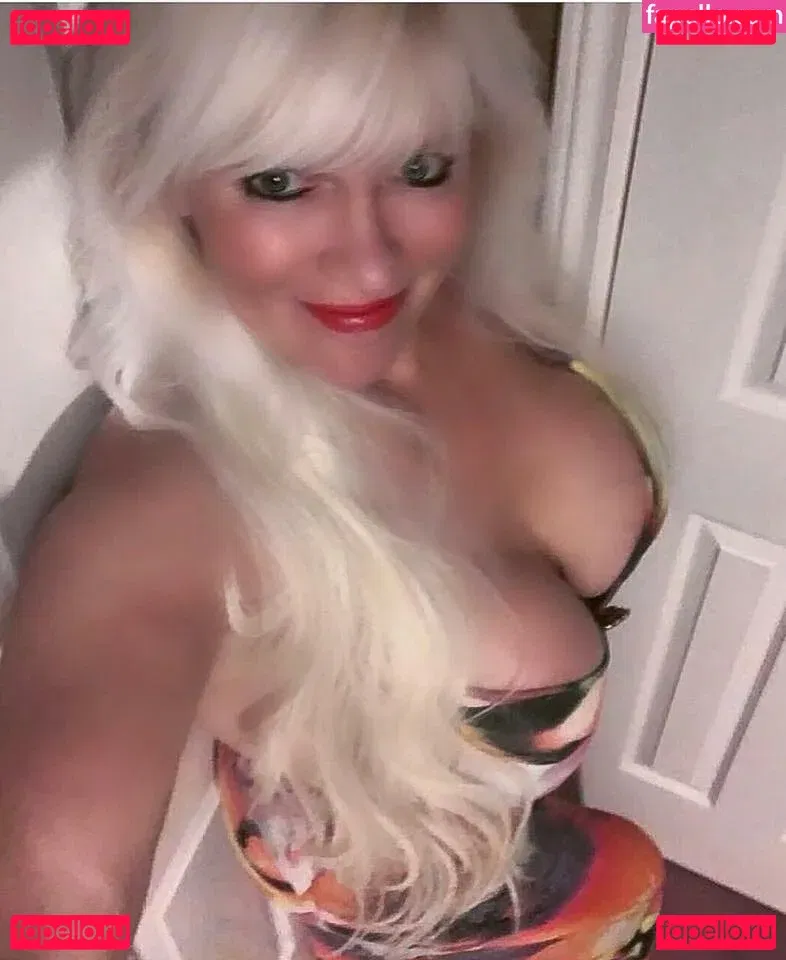 Sandie Lee Onlyfans Photo Gallery 