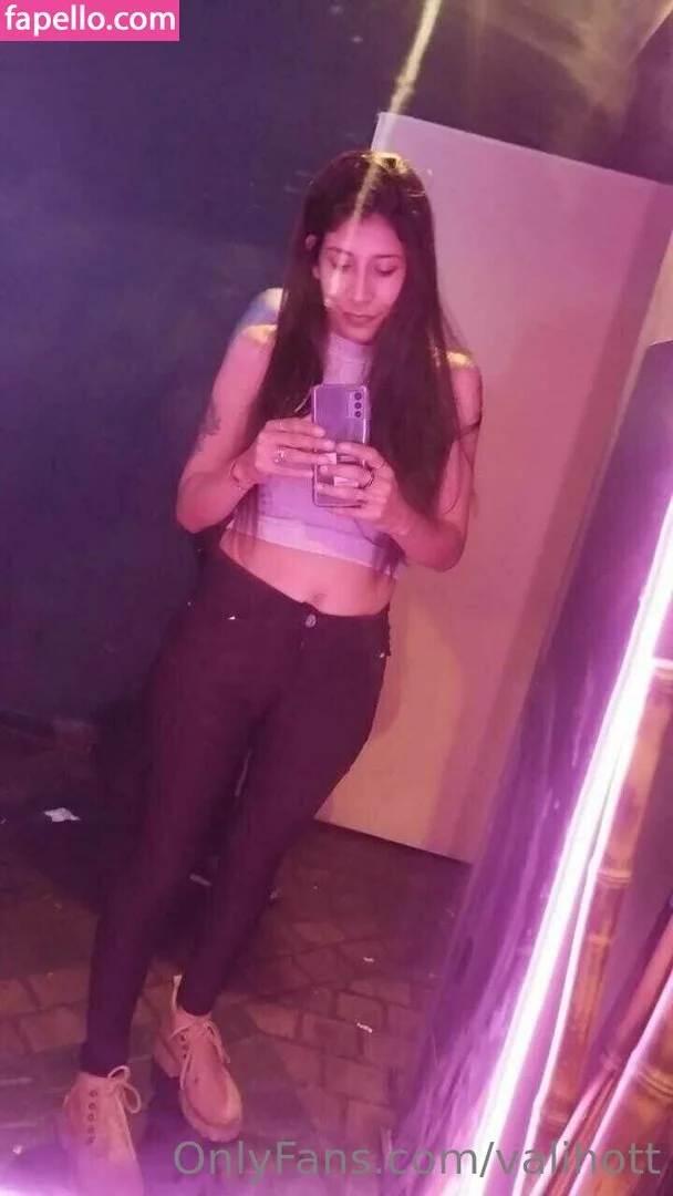 valihott Onlyfans Photo Gallery 