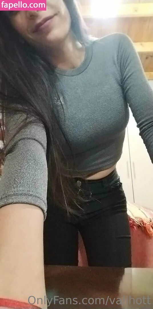 valihott Onlyfans Photo Gallery 