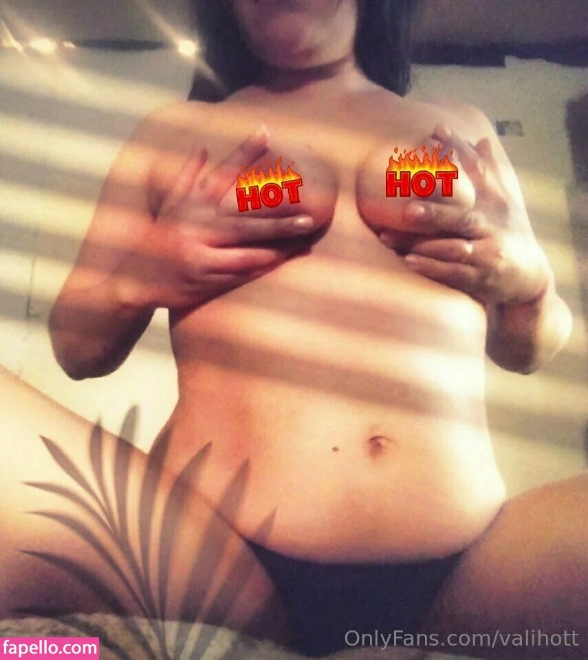 valihott Onlyfans Photo Gallery 