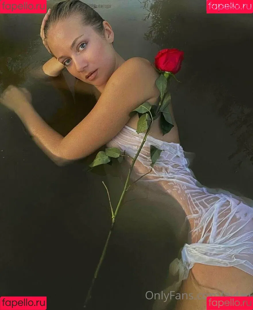 aylav Onlyfans Photo Gallery 