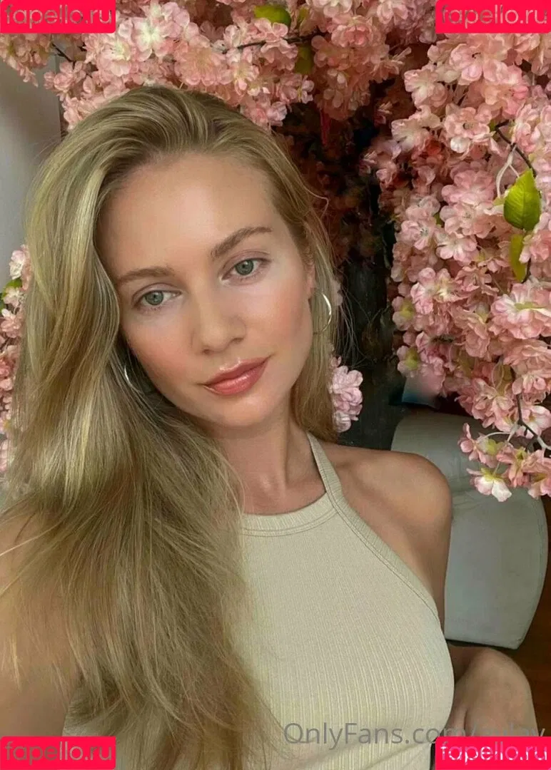 aylav Onlyfans Photo Gallery 