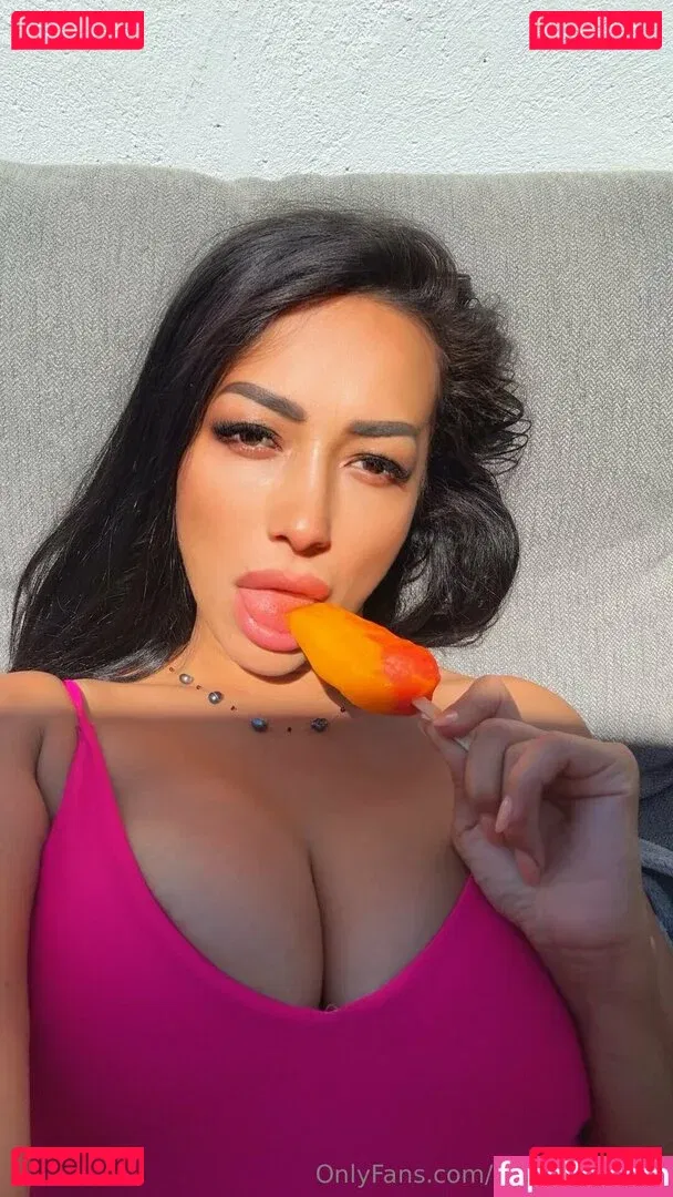 adrianameran Onlyfans Photo Gallery 