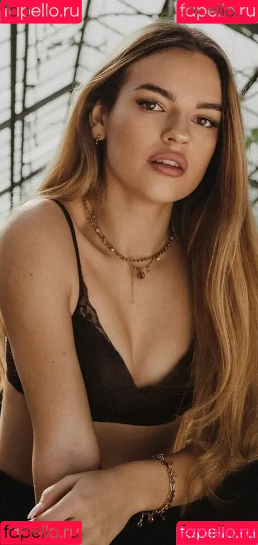 Sarah Theiler Onlyfans Photo Gallery 