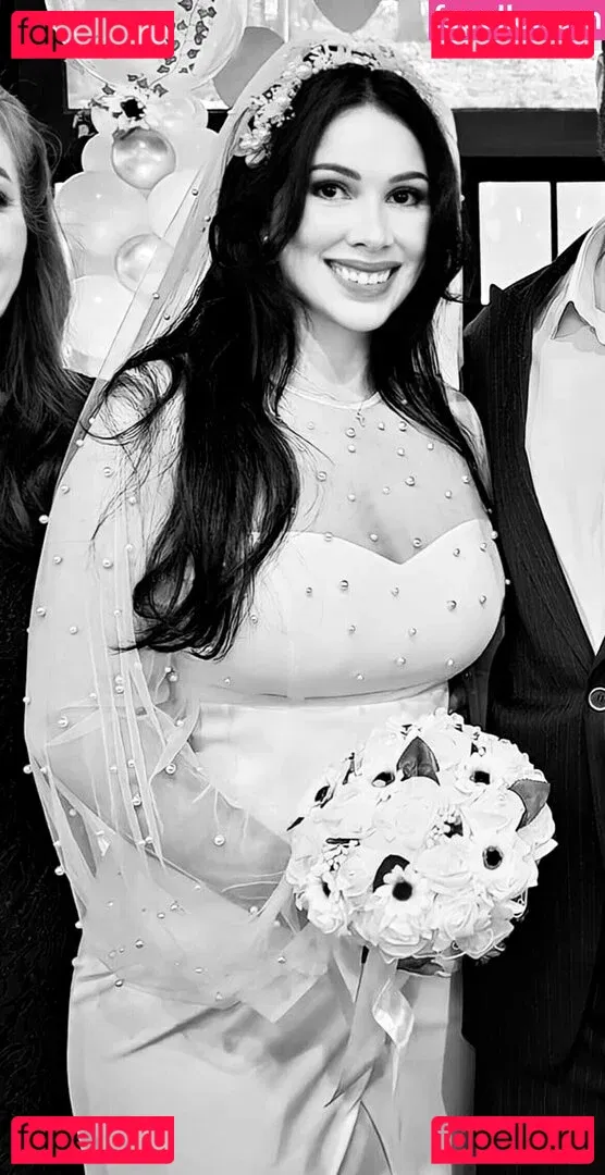 Bella Brookz Onlyfans Photo Gallery 