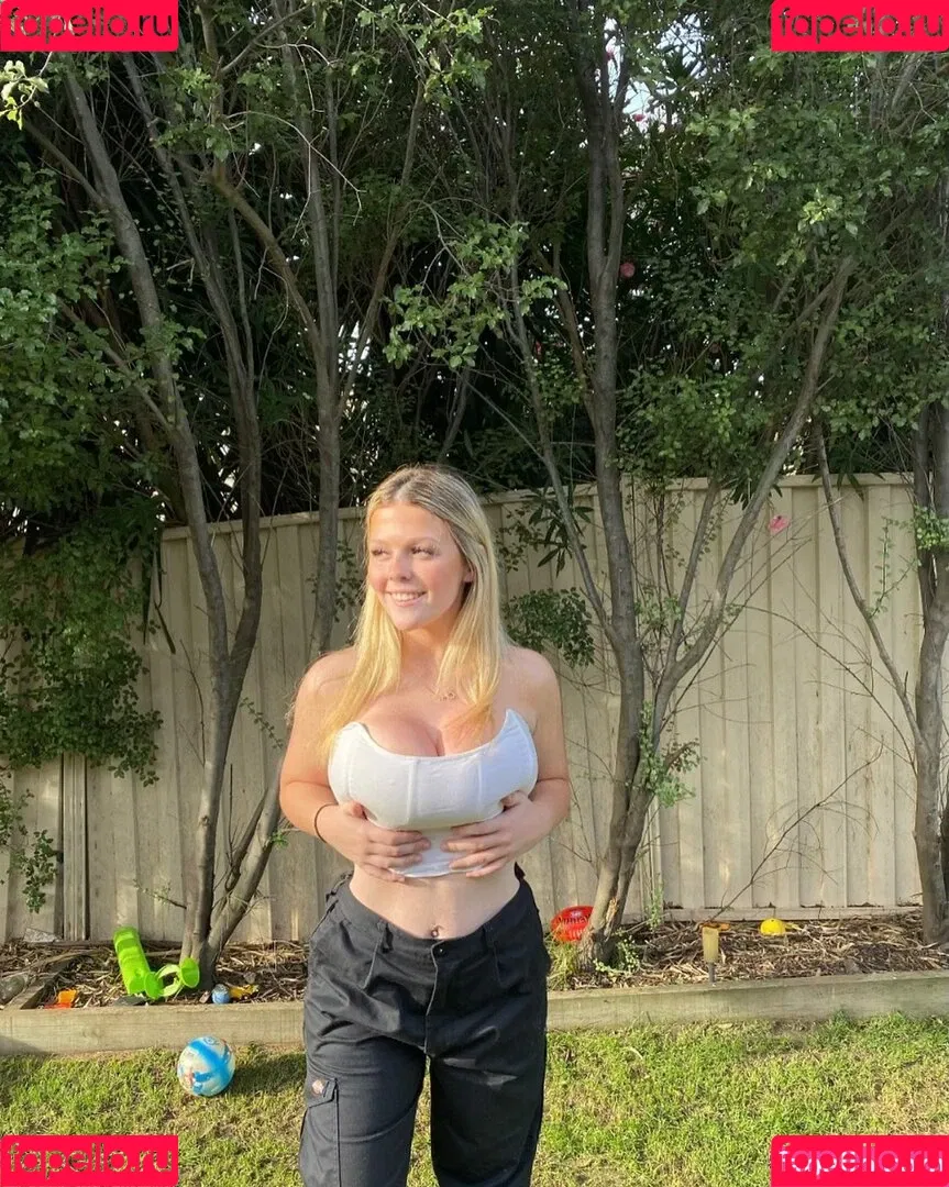 Chantelle A Onlyfans Photo Gallery 