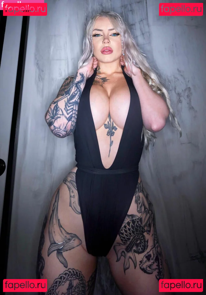 Nichole Saphir Onlyfans Photo Gallery 