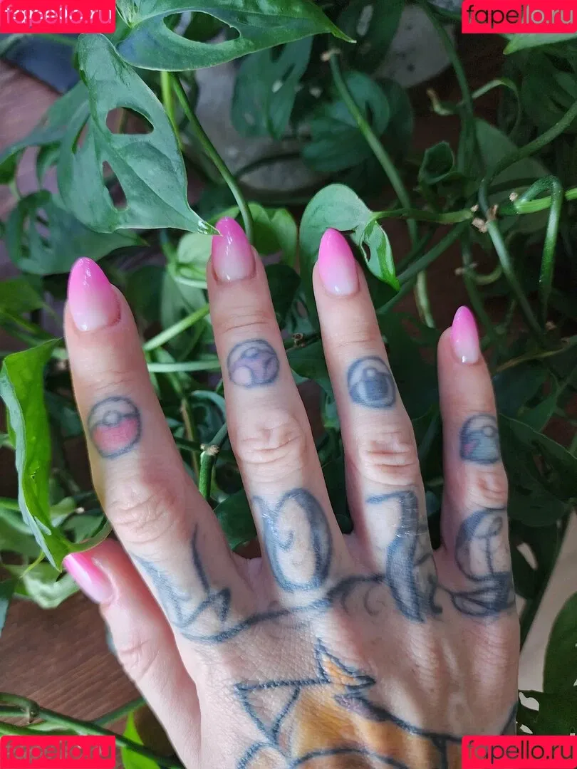 Riini Onlyfans Photo Gallery 