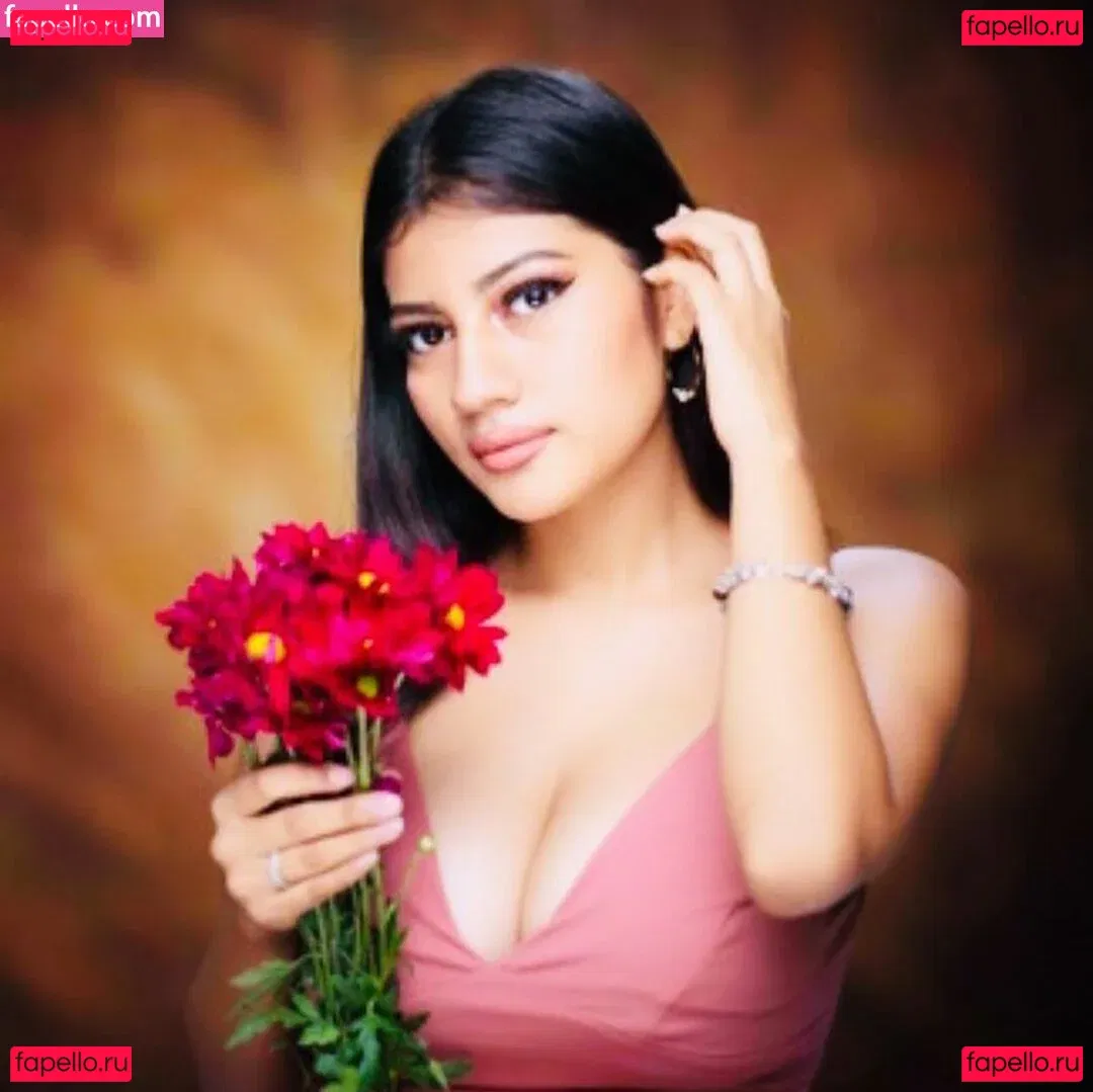 Paola Bustamante Onlyfans Photo Gallery 