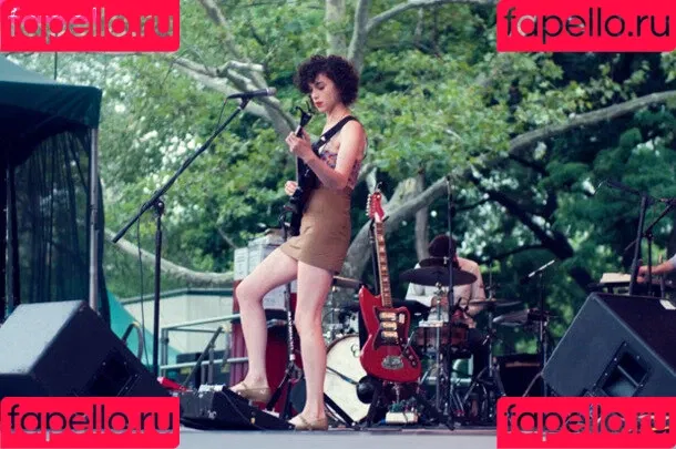 Annie Clark Onlyfans Photo Gallery 