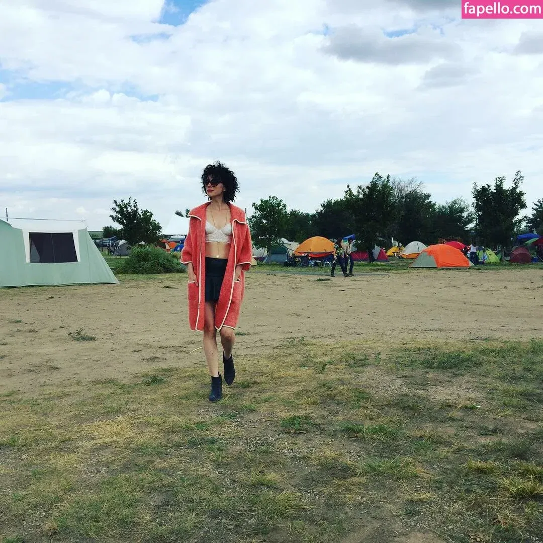 Annie Clark Onlyfans Photo Gallery 