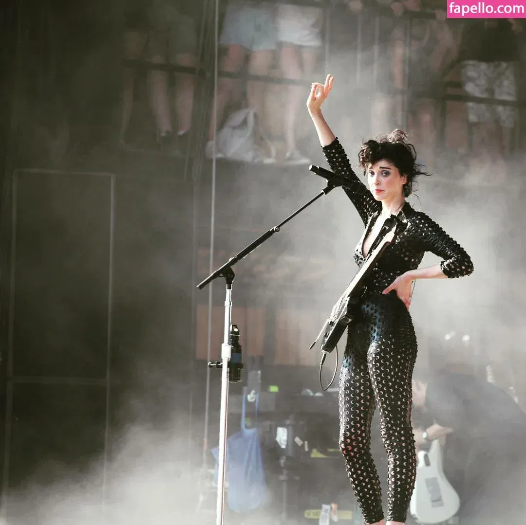 Annie Clark Onlyfans Photo Gallery 