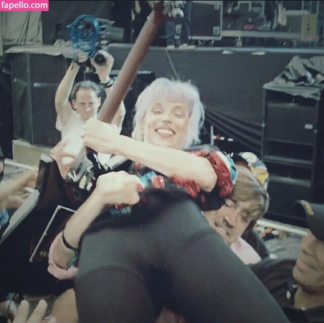 Annie Clark Onlyfans Photo Gallery 