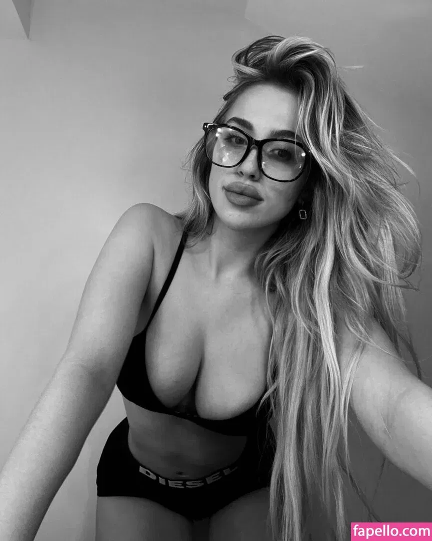 Sara Dodevska Onlyfans Photo Gallery 