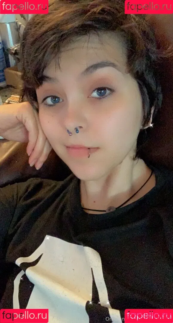 emowaifu162 Onlyfans Photo Gallery 