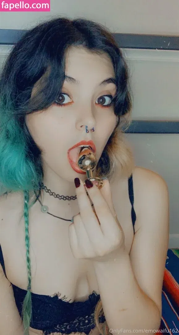 emowaifu162 Onlyfans Photo Gallery 