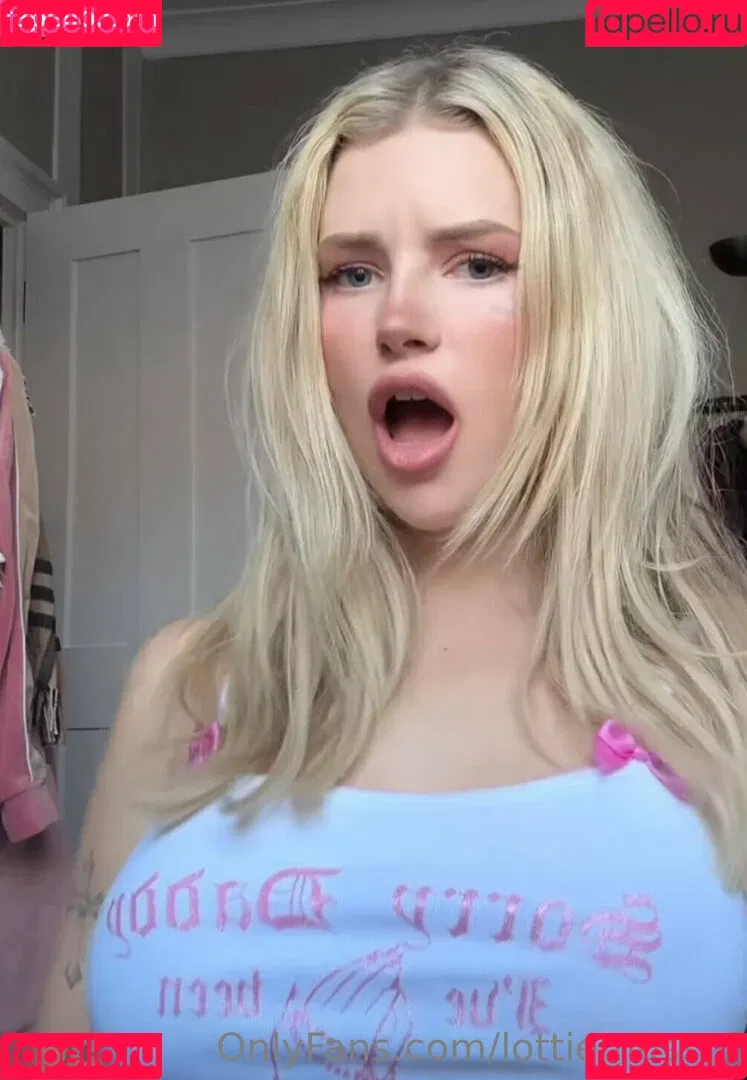 lottiemossof Onlyfans Photo Gallery 