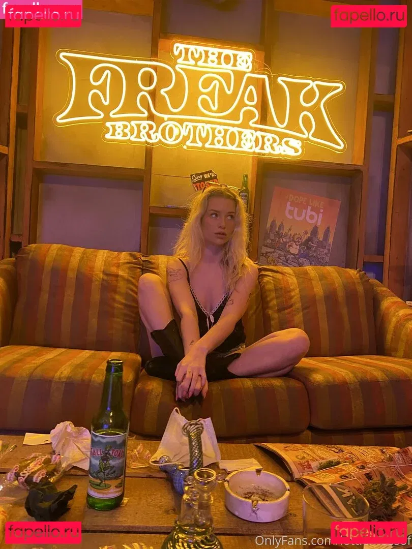 lottiemossof Onlyfans Photo Gallery 