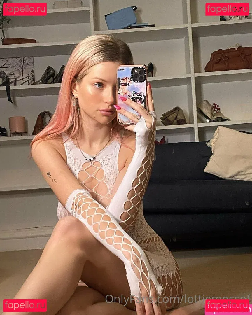 lottiemossof Onlyfans Photo Gallery 