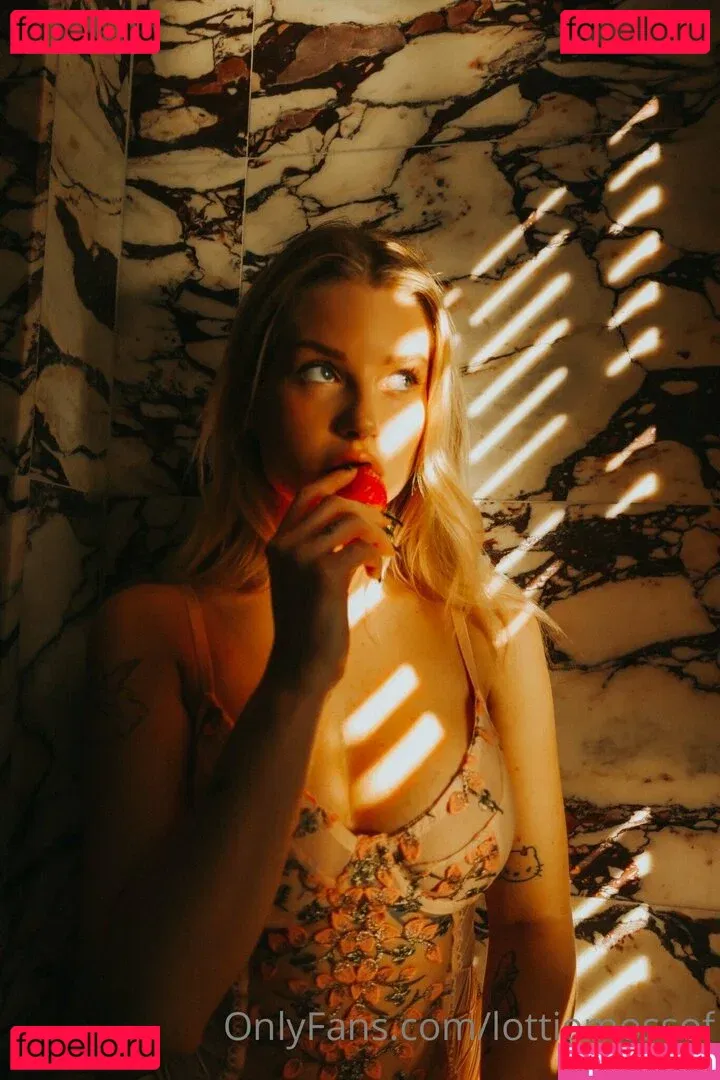 lottiemossof Onlyfans Photo Gallery 