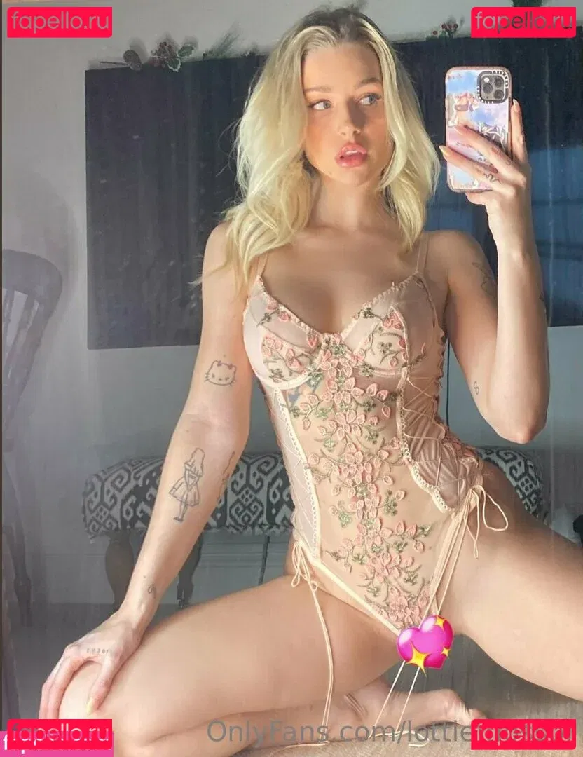 lottiemossof Onlyfans Photo Gallery 