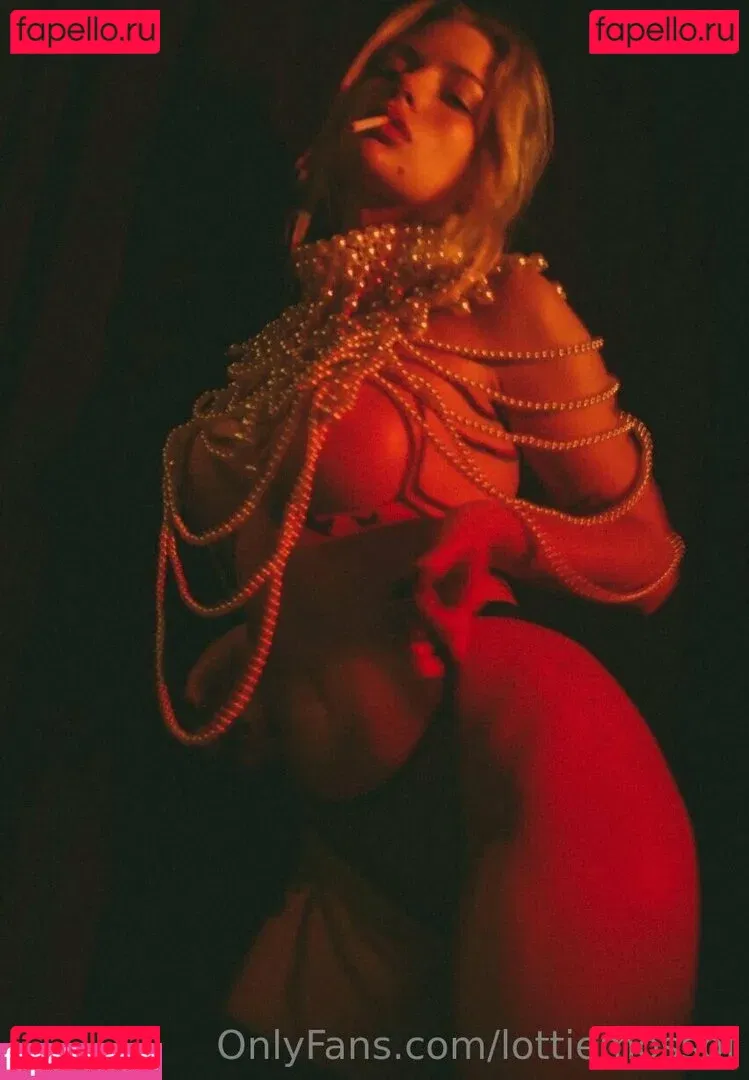 lottiemossof Onlyfans Photo Gallery 