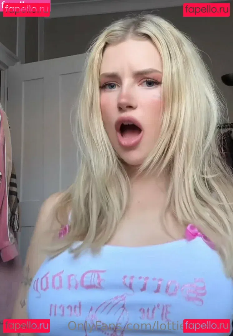 lottiemossof Onlyfans Photo Gallery 