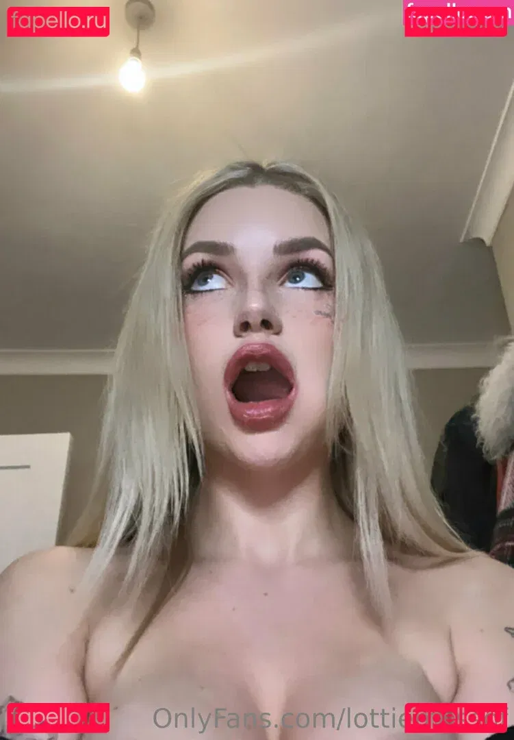 lottiemossof Onlyfans Photo Gallery 