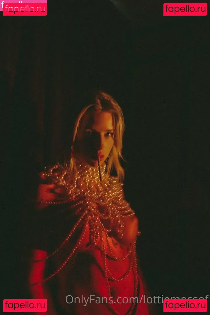 lottiemossof Onlyfans Photo Gallery 