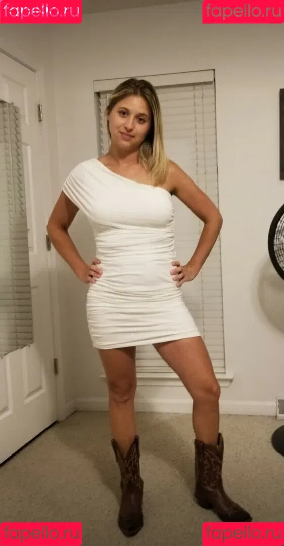 Annoyed Wifey Onlyfans Photo Gallery 