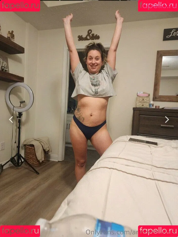 Annoyed Wifey Onlyfans Photo Gallery 