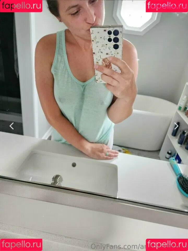Annoyed Wifey Onlyfans Photo Gallery 