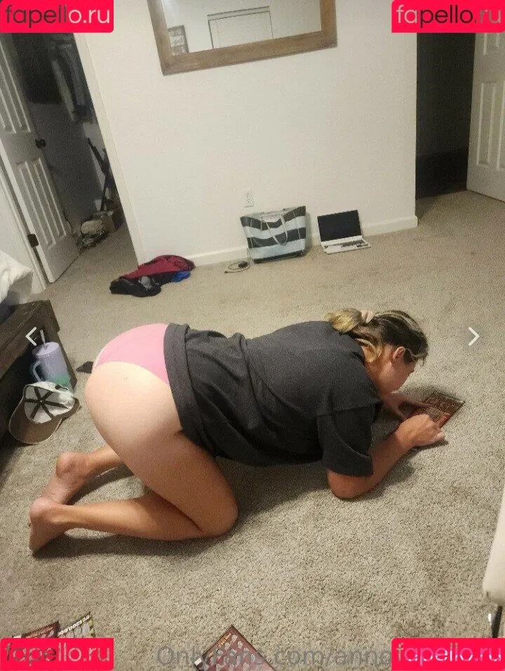 Annoyed Wifey Onlyfans Photo Gallery 